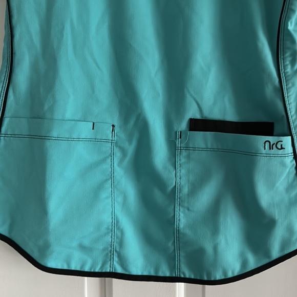 Women’s Scrub Top- NrG by Barco - Picture 2 of 3